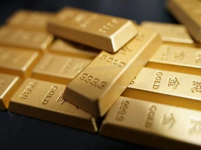 Gold Falls as Market Awaits Breakout: Navigating the Bullion Market Consolidation